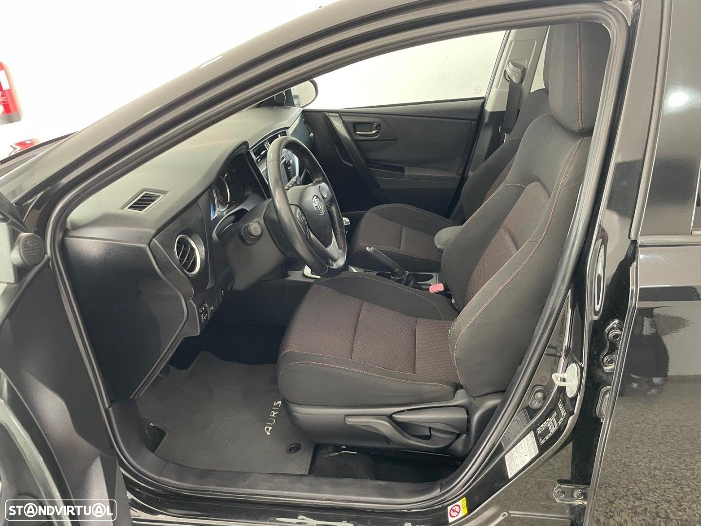 Toyota Auris 1.4 D-4D Exclusive+P.Sport - 9