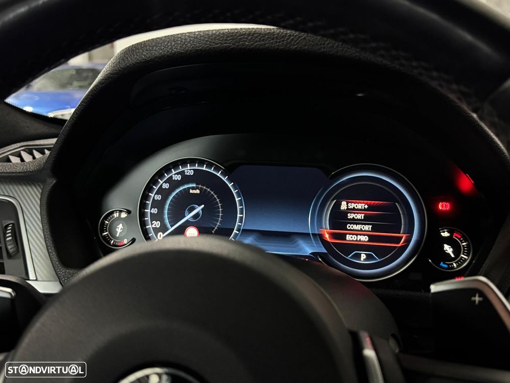 BMW 320 i Pack M Auto - 43