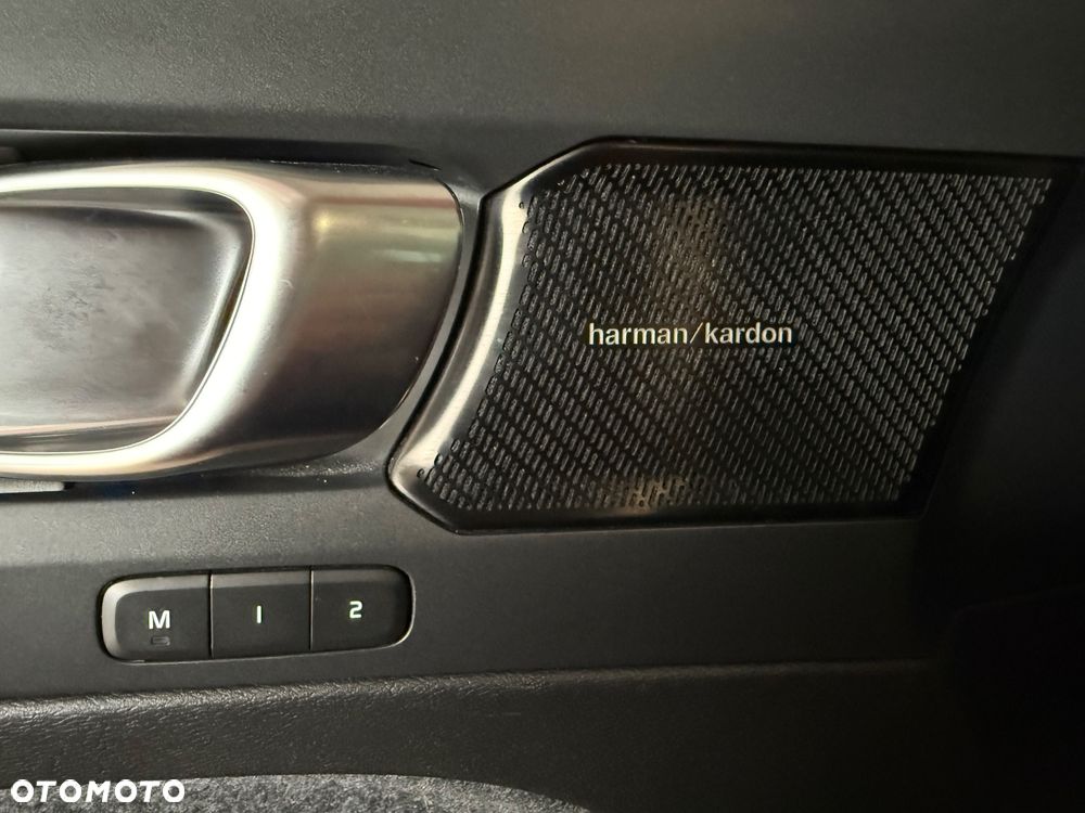 Volvo XC 40 B3 B DKG Plus Dark - 35