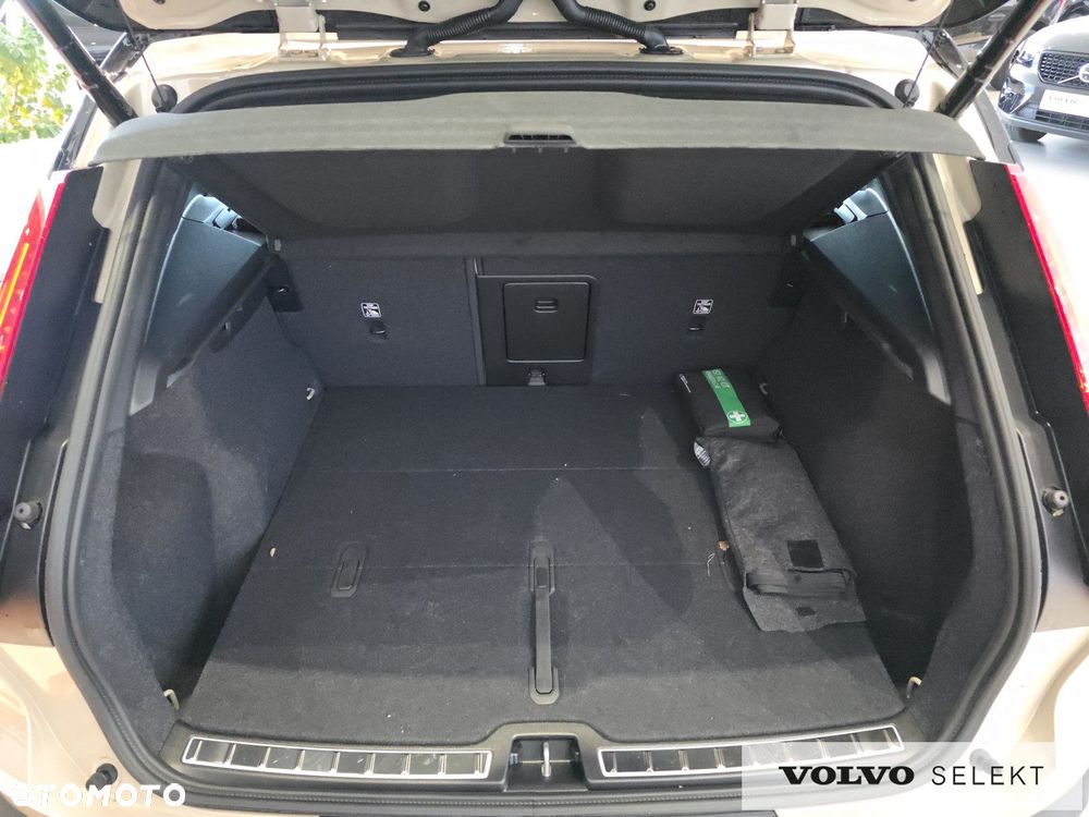 Volvo XC 40 - 32