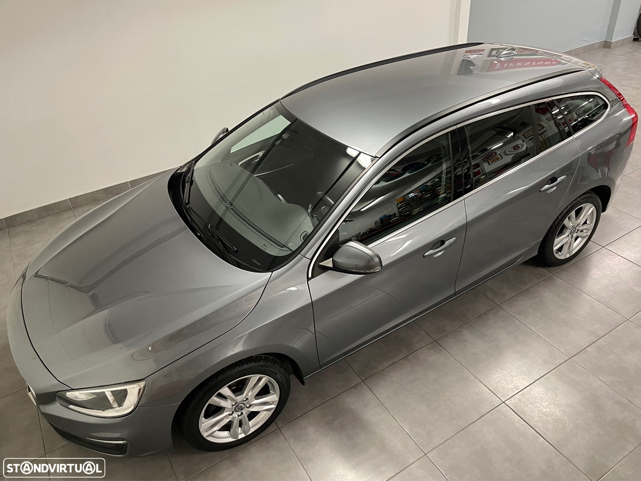 Volvo V60 2.0 D2 Momentum - 31