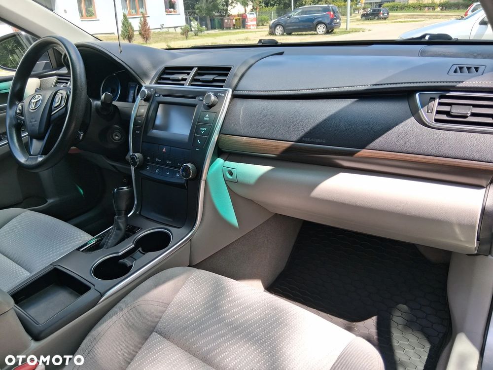 Toyota Camry - 17