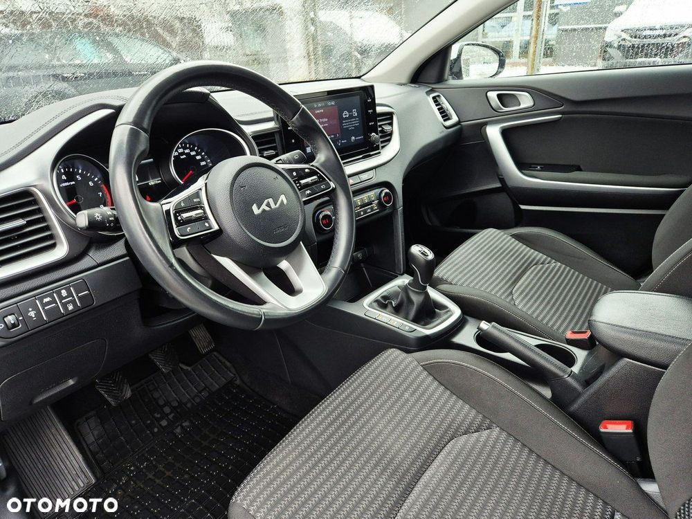 Kia Ceed 1.5 T-GDI M - 10