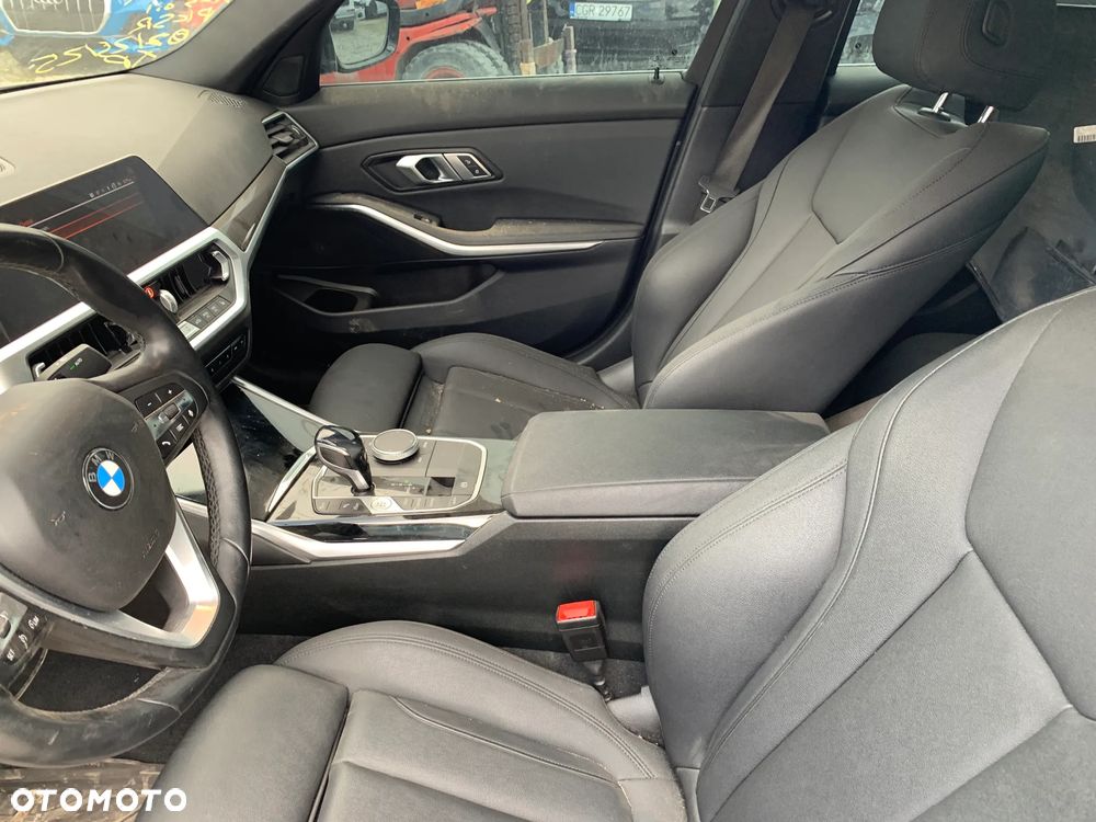 BMW Seria 3 330i xDrive - 15