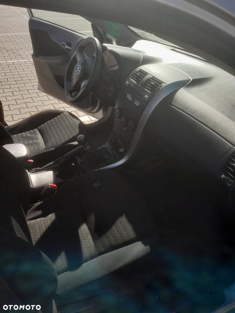 Toyota Corolla 1.6 Terra - 12