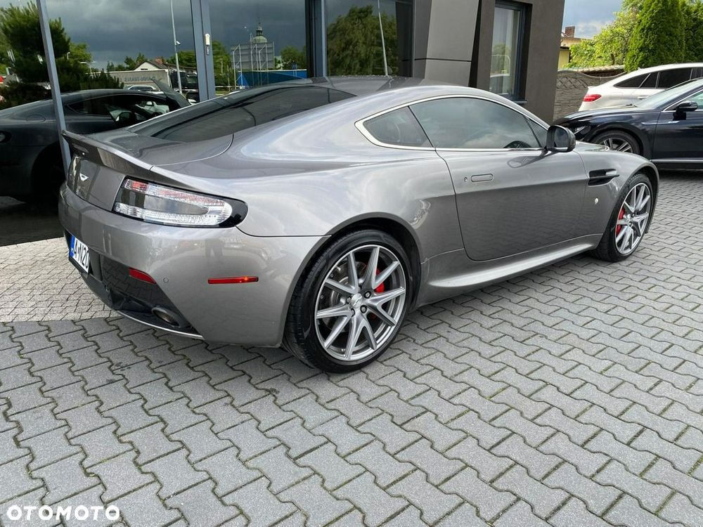 Aston Martin V8 Vantage - 5