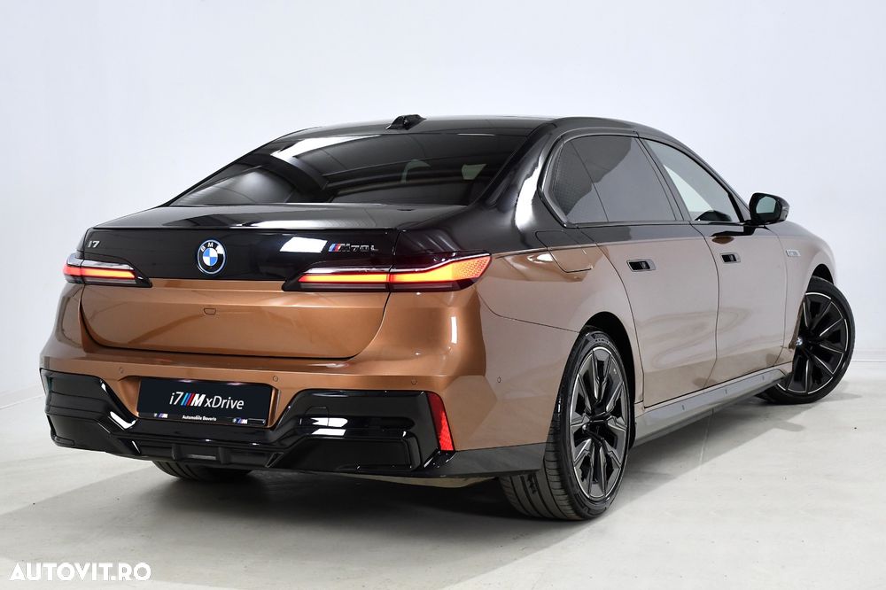 BMW i7 - 4
