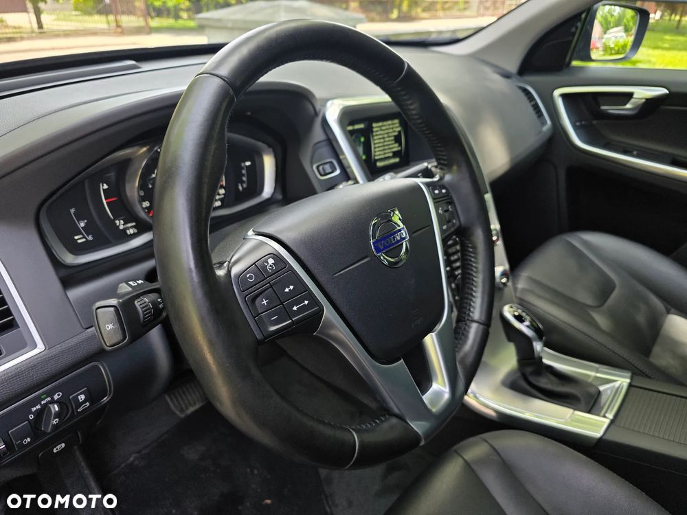 Volvo XC 60 D4 Geartronic Summum - 18