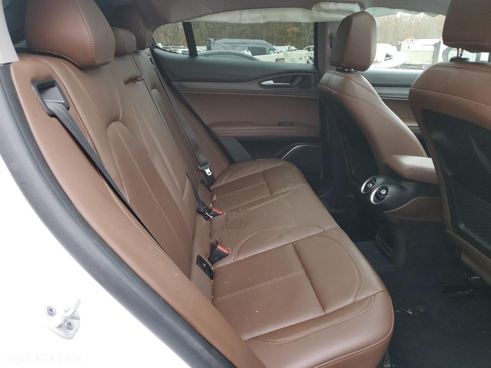 Alfa Romeo Stelvio 2.0 Turbo 16V AT8-Q4 Ti - 18