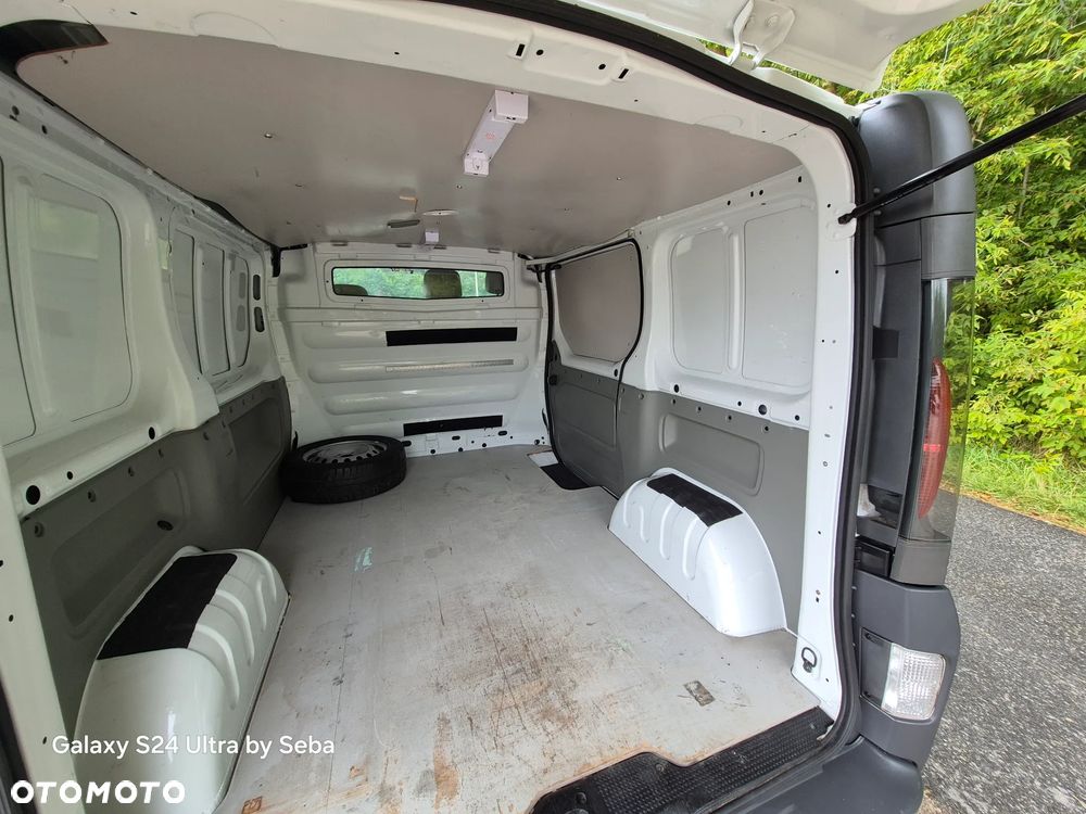 Opel Vivaro - 17