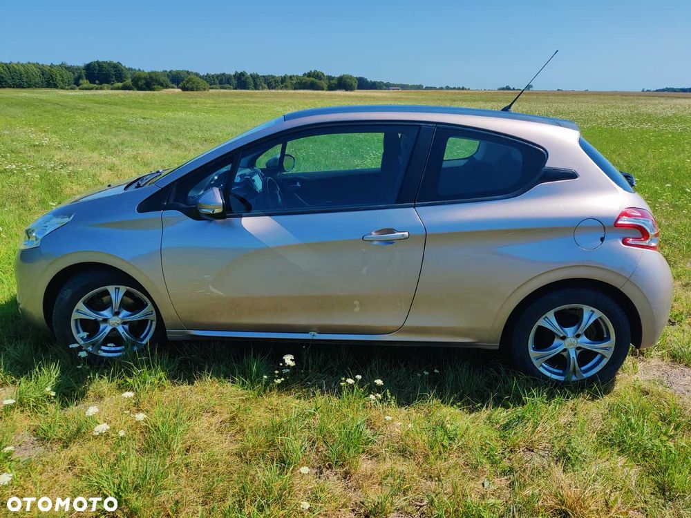 Peugeot 208 - 15