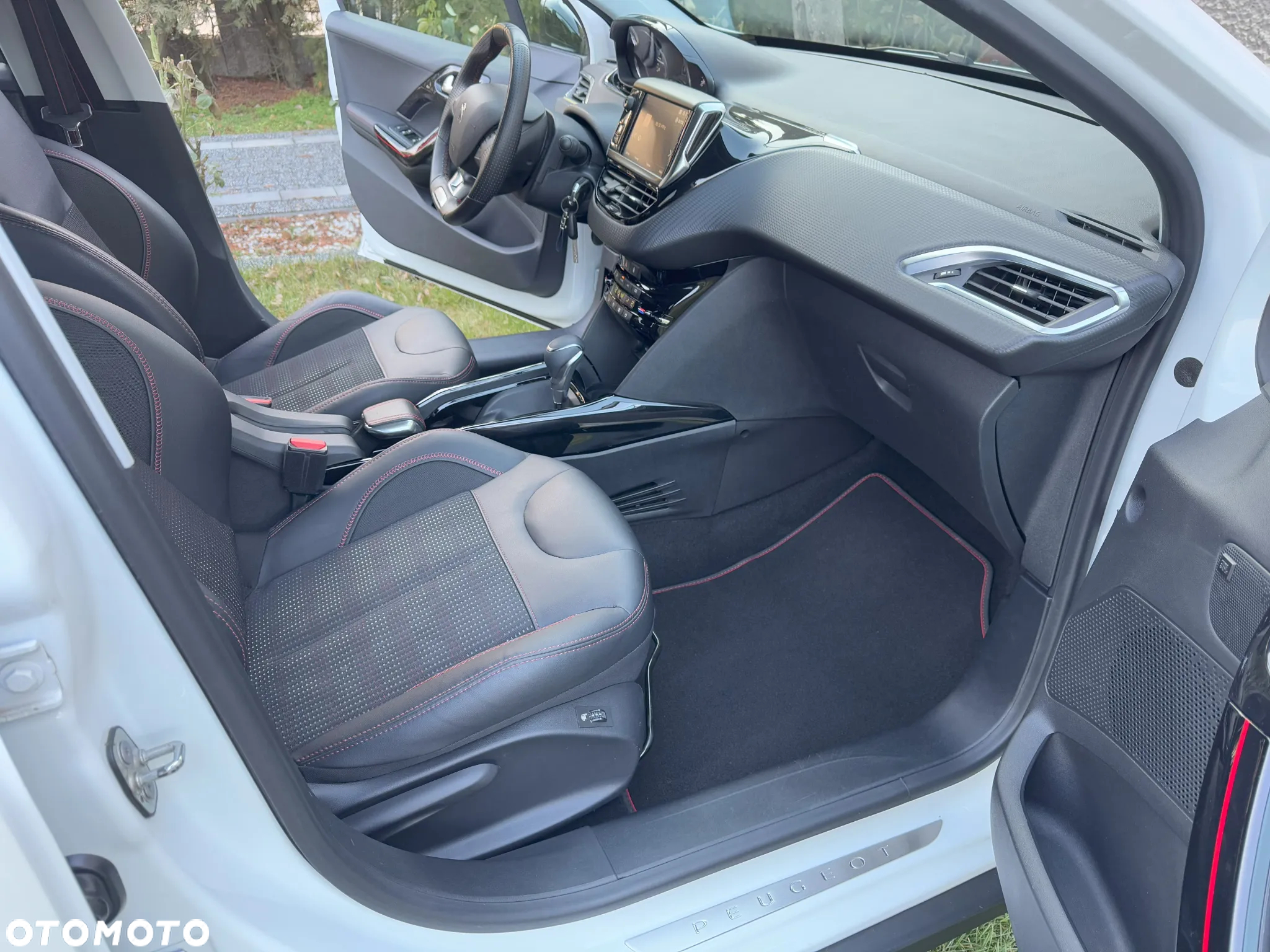 Peugeot 2008 PureTech 110 Stop&Start EAT6 GT-Line Edition - 13