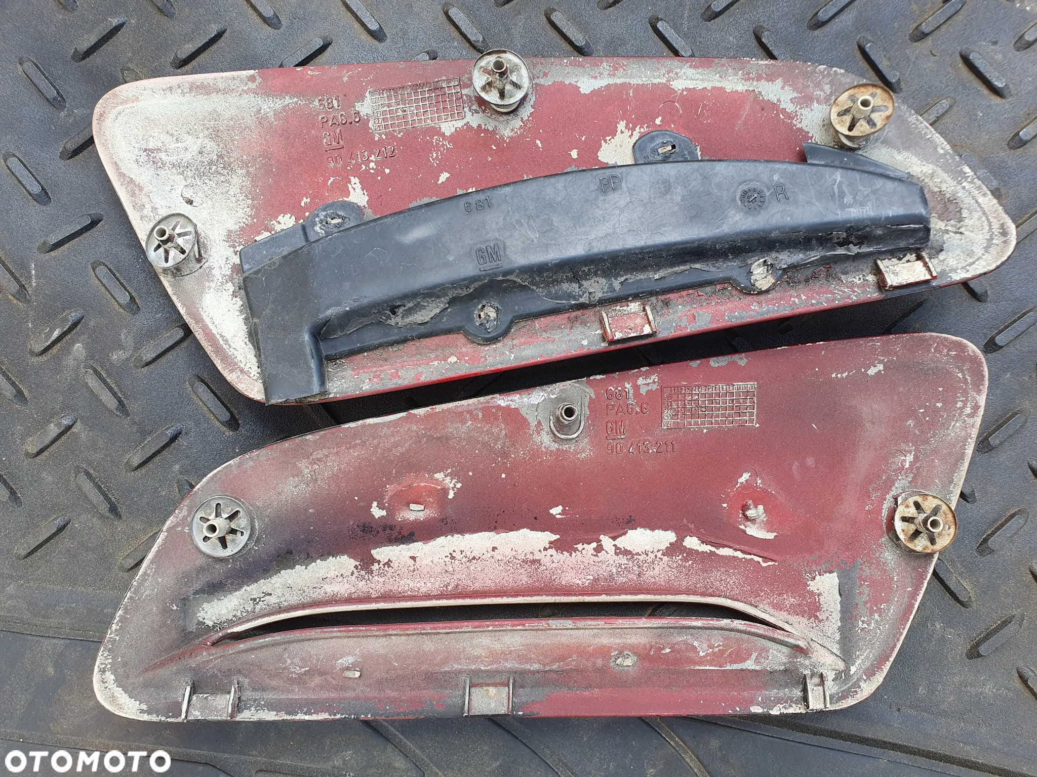 OPEL ASTRA GSI WLOTY POWIETRZA NA MASKĘ 2SZT LEWY PRAWY KOMPLET ORYGINAŁ  90413211 90413212 - 5