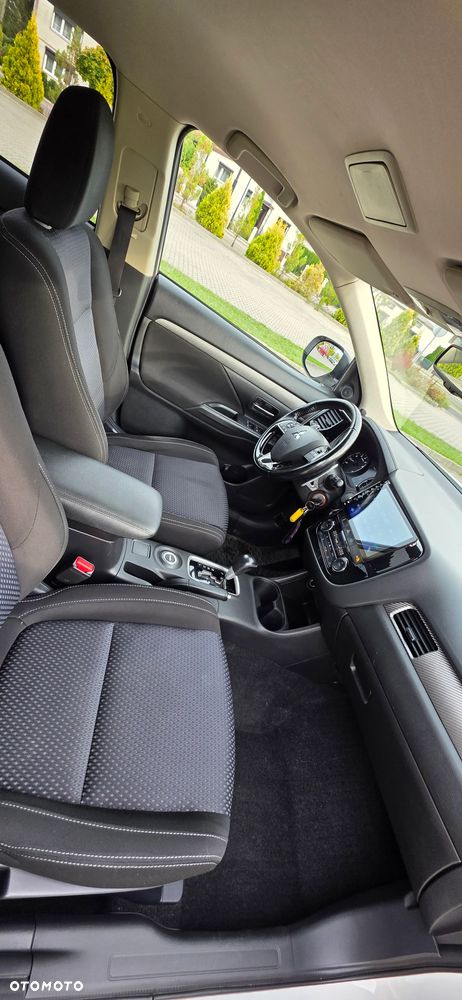 Mitsubishi Outlander 2.0 Instyle Navi 4WD CVT - 22