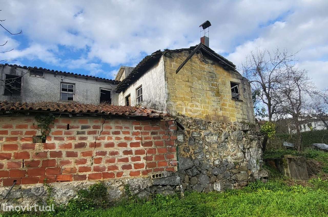 Terreno para construção com ruina, S. Paio, Vizela - Grande imagem: 4/11