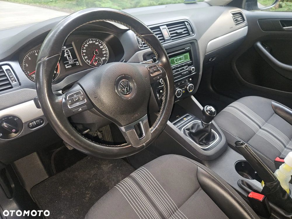Volkswagen Jetta 1.2 TSI Comfortline - 6
