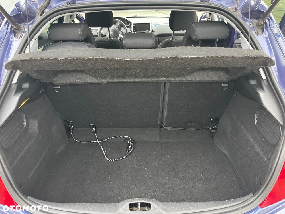 Peugeot 208 - 12