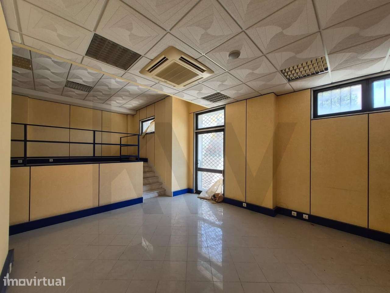 ESPAÇO COMERCIAL - ARRENDAMENTO - BARREIRO - Grande imagem: 2/17