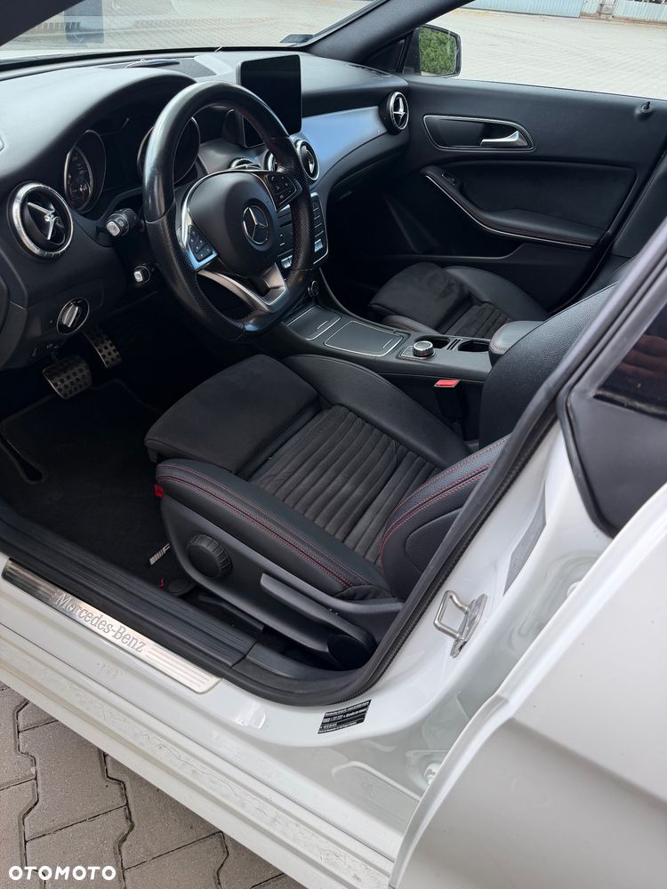 Mercedes-Benz CLA 220 4-Matic - 7