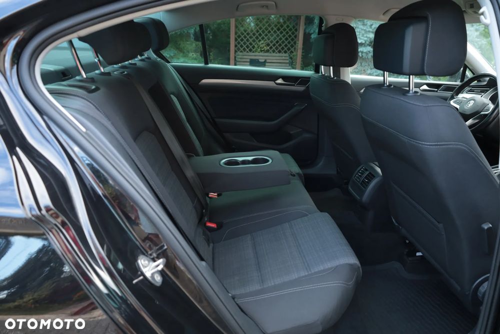 Volkswagen Passat 2.0 TDI EVO Elegance DSG - 21