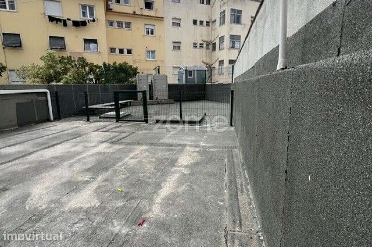 T3 Renovado com Terraço de 60 m² e Elevador | Centro de Almada - Grande imagem: 5/47