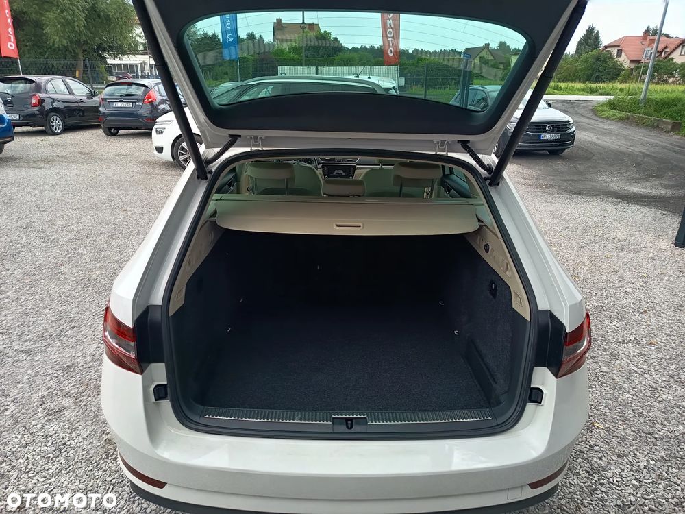 Skoda Superb 2.0 TDI Style DSG7 - 37