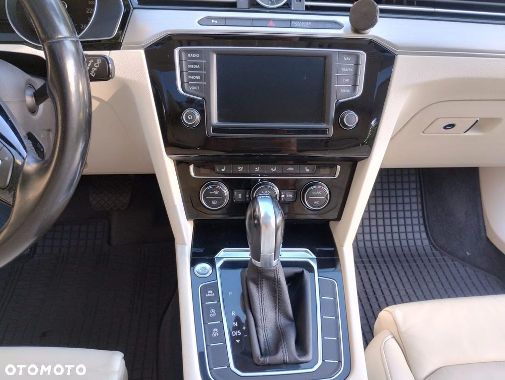 Volkswagen Passat 2.0 TDI Bi-Turbo BMT 4Mot Highline DSG - 11