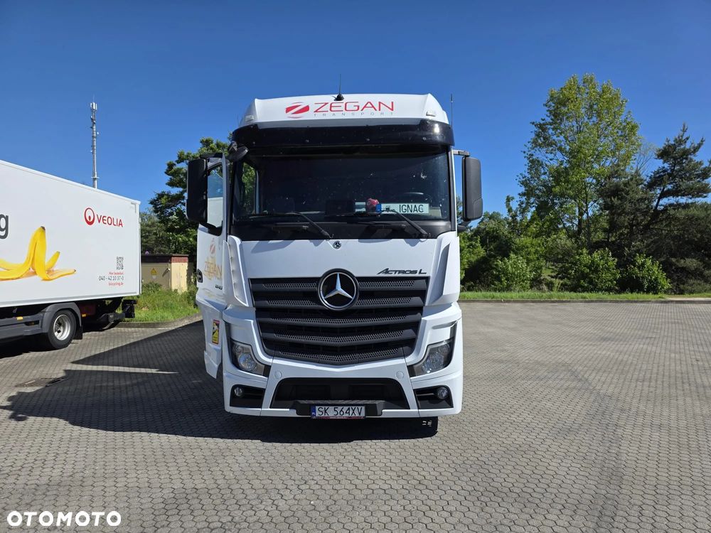 Mercedes-Benz 1845 Actros - 4