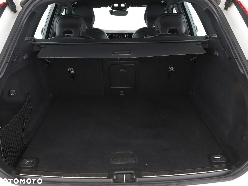 Volvo XC 60 B4 D R-Design - 21
