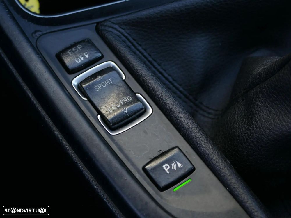 BMW 318 d Line Sport - 27