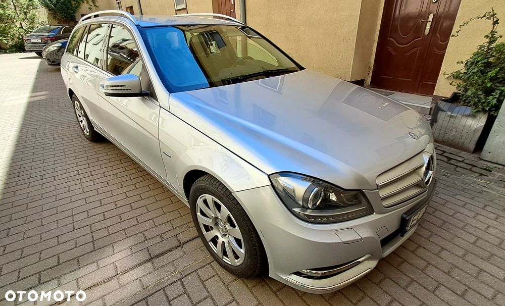 Mercedes-Benz Klasa C 180 CGI BlueEff Avantgarde - 2