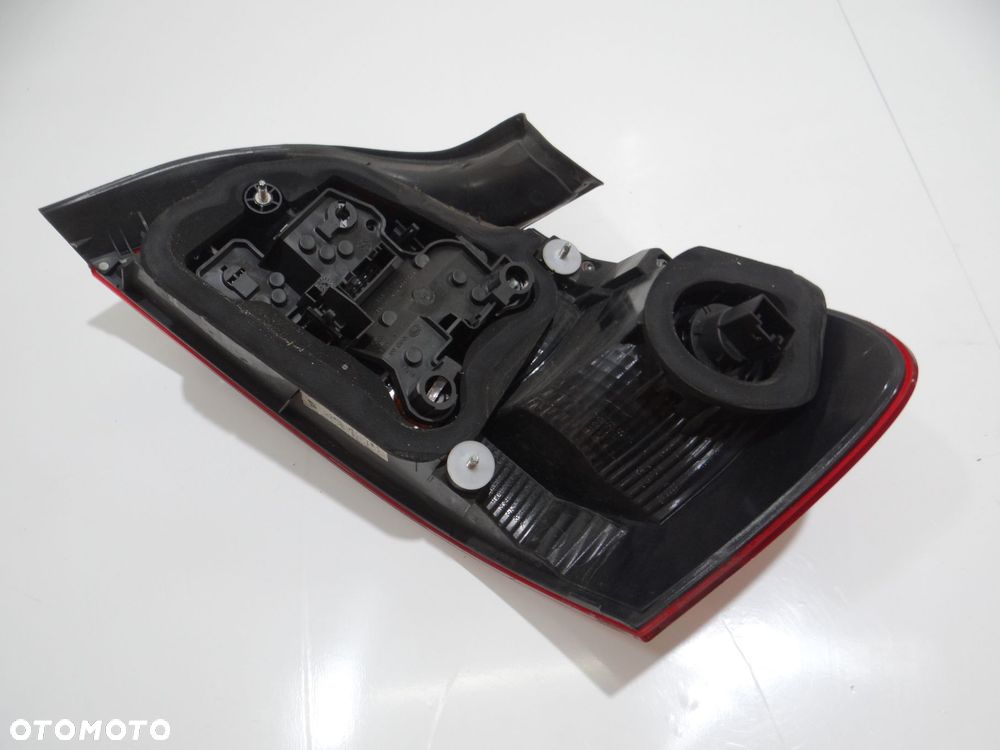 LAMPA LEWY TYŁ BMW E88 - 6