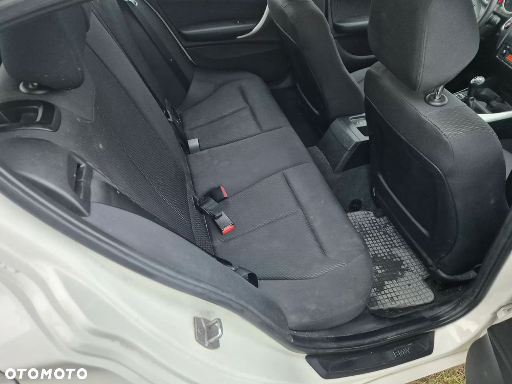 BMW Seria 1 116i - 11