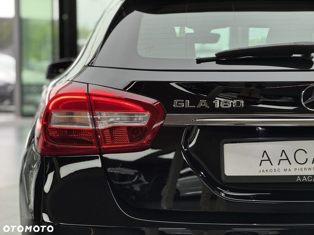 Mercedes-Benz GLA 180 7G-DCT - 39