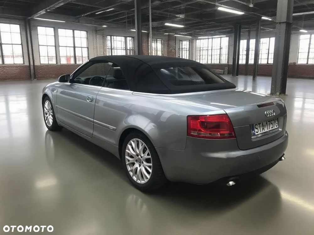 Audi A4 Cabrio 2.0 TDI DPF multitronic - 4