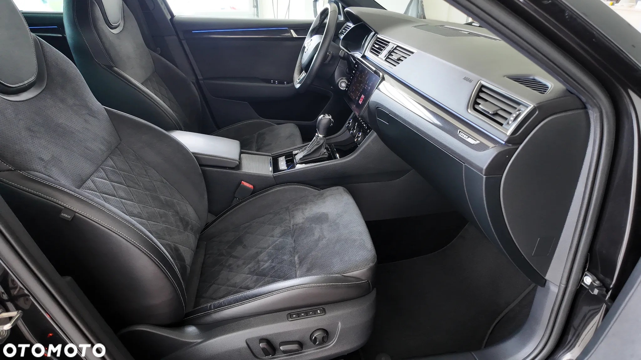 Skoda Superb Combi 2.0 TSI 4x4 DSG SportLine - 22