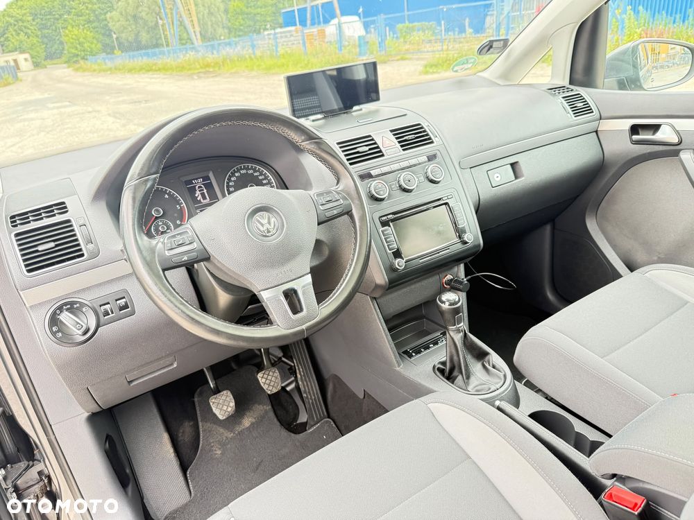 Volkswagen Touran 2.0 TDI DPF STYLE - 22