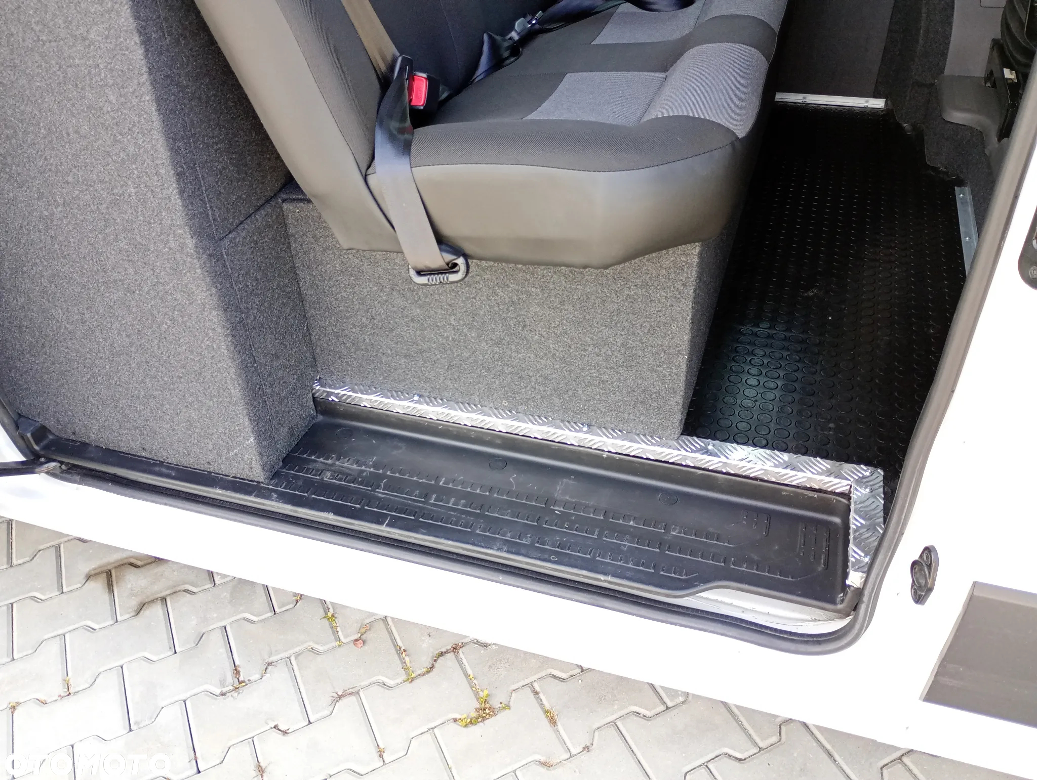 Volkswagen CRAFTER ZABUDOWA BRYGADOWA 6 7 9 OSÓB - 4