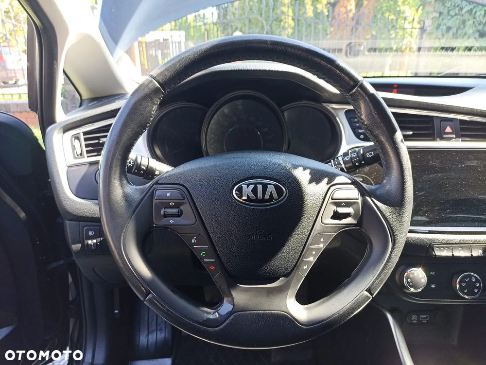 Kia Ceed - 16
