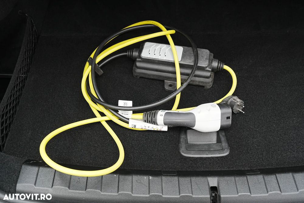 BMW Seria 3 320e Aut. Sport Line - 40