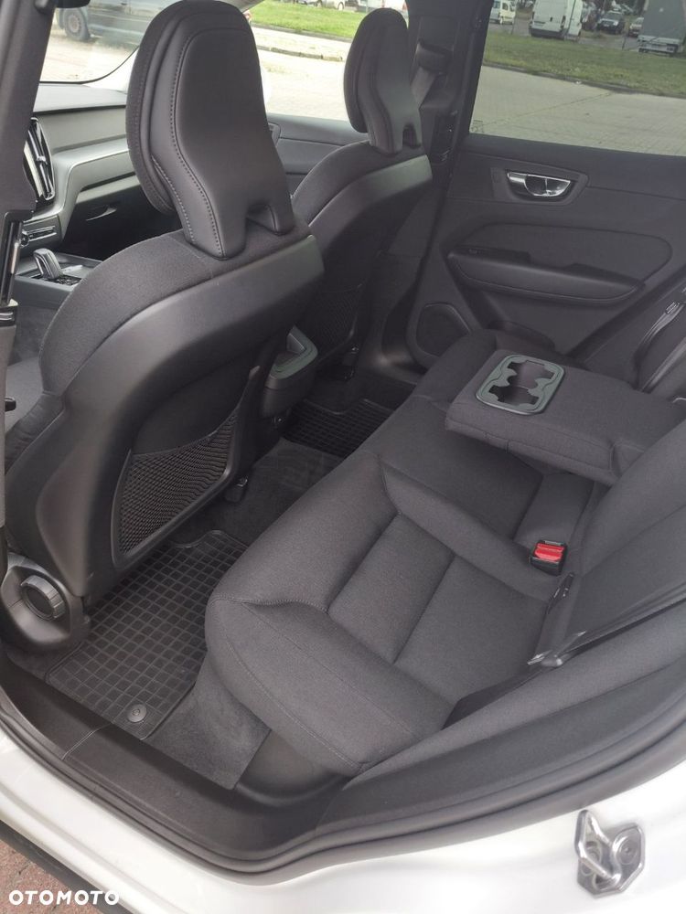Volvo XC 60 B4 B Momentum - 12