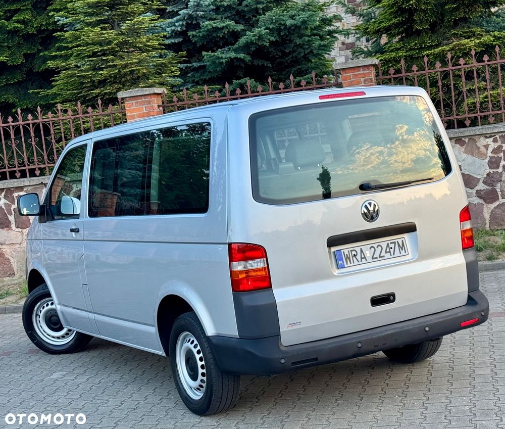Volkswagen Caravelle - 11