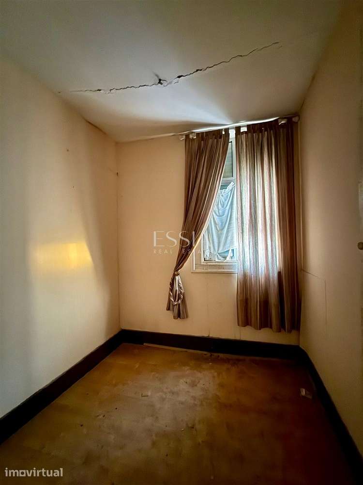 Apartamento T2 com Vista Mar e Potencial de Ampliação na Foz do Douro - Grande imagem: 2/9