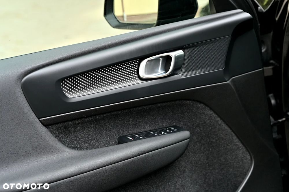 Volvo XC 40 B3 B DKG Ultra Black Edition - 19