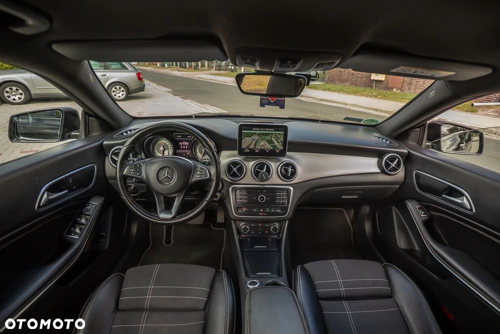 Mercedes-Benz CLA 180 7G-DCT - 36