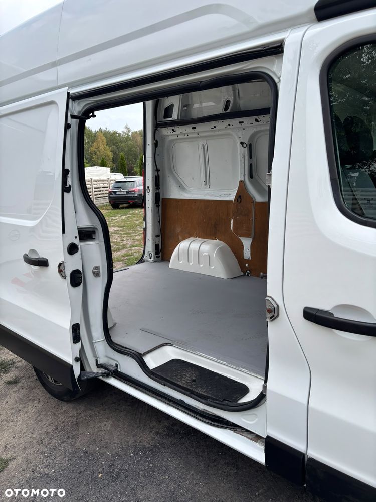 Opel Vivaro - 11