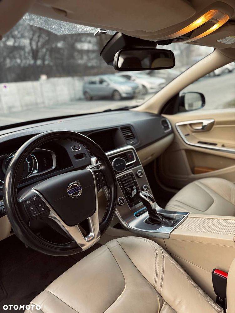 Volvo V60 D6 AWD Plug-in Hybrid Summum - 8