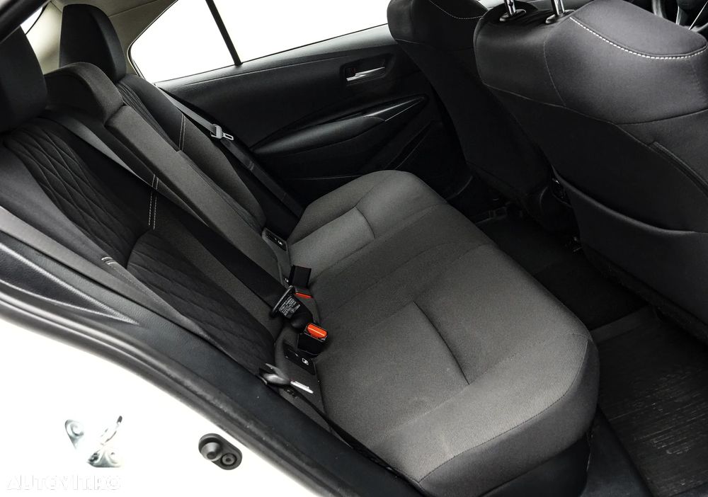 Toyota Corolla Sedan 1.8 HSD Dynamic - 16