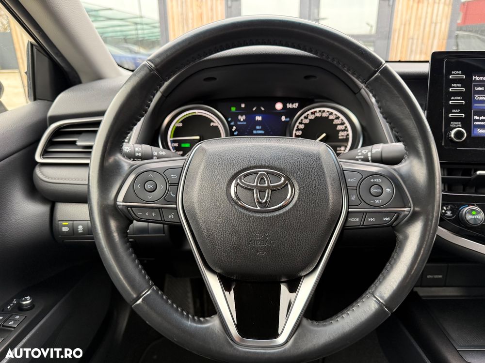 Toyota Camry Luxury - 23