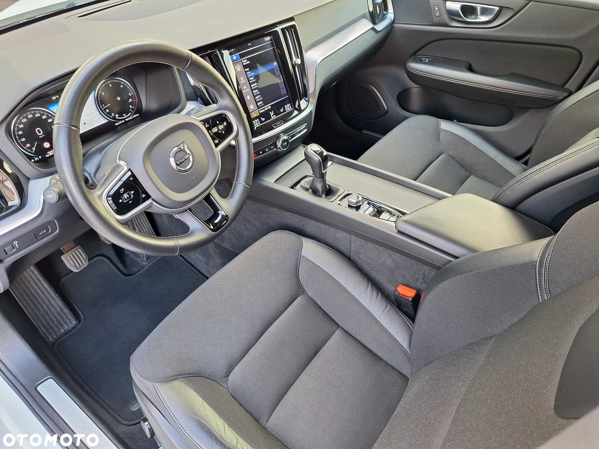 Volvo V60 D4 Momentum Pro - 20